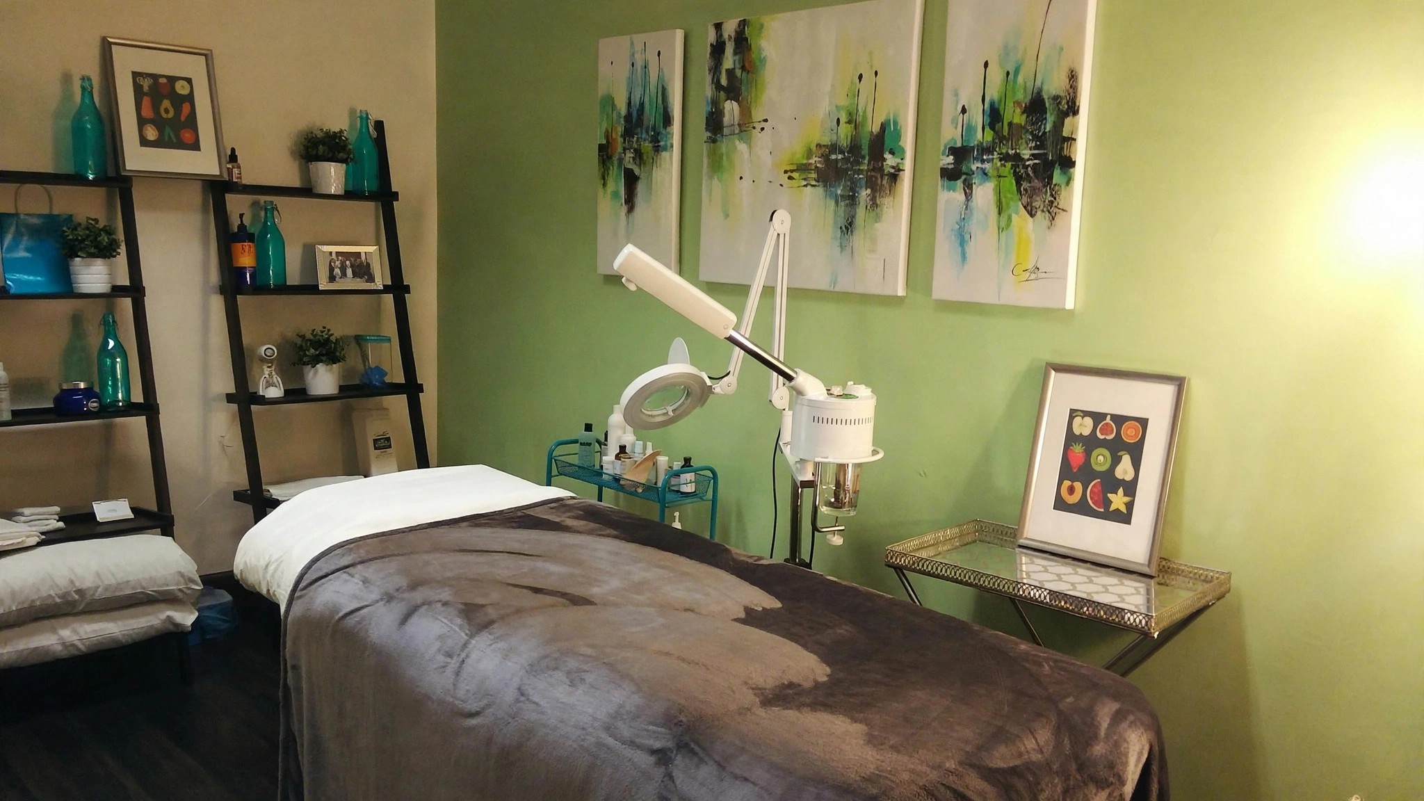 The acne focused treatment room inside San Diego Acne Clinic, established by Danielle Gronich in 2014.